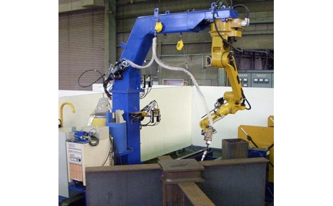 從焊接性能方面來說，焊接機器人性能更為穩(wěn)定